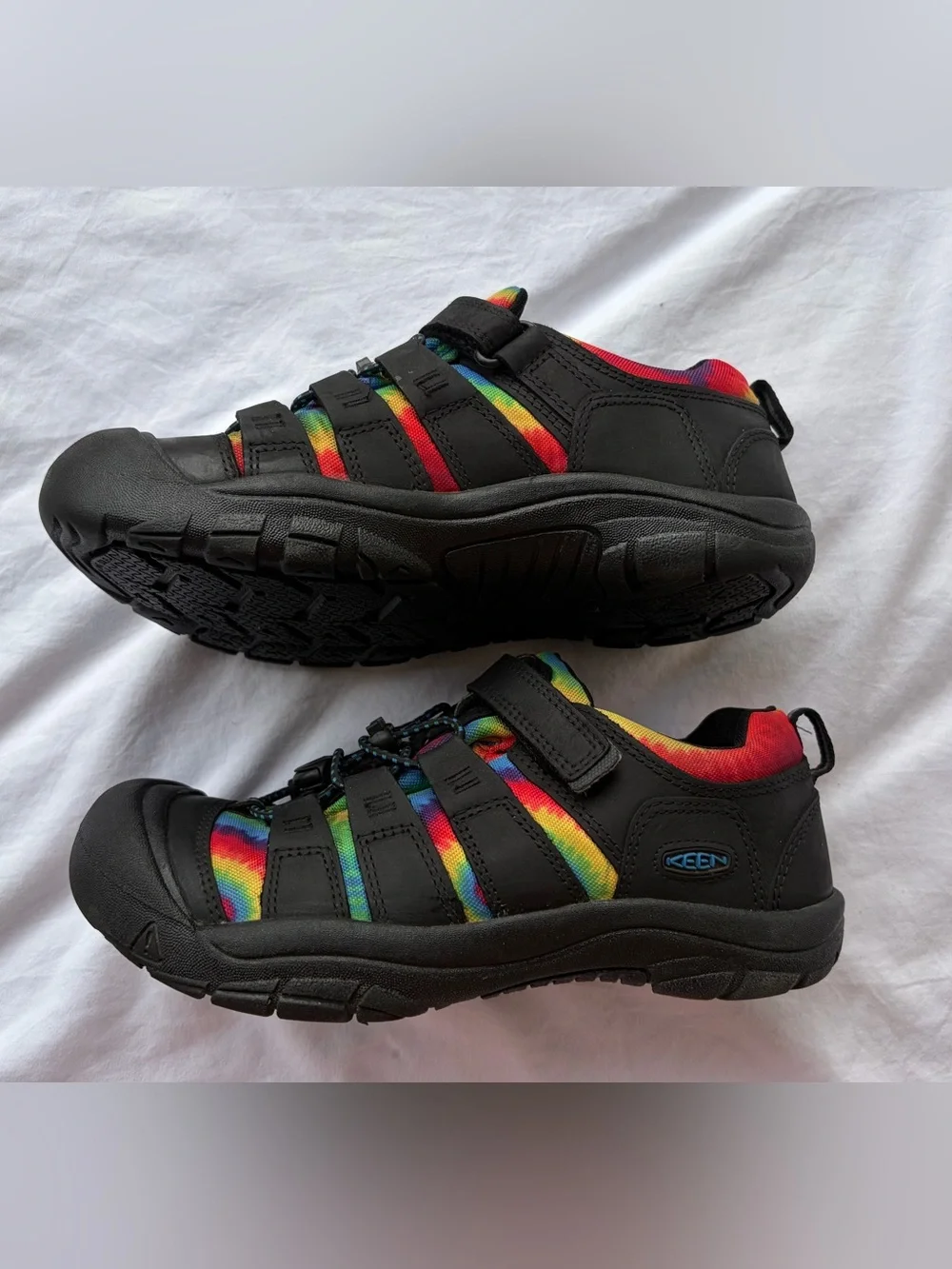 Keen Kids Black Outdoor Water Adventure Sandals Rainbow Accents Sz 5 Like New!!